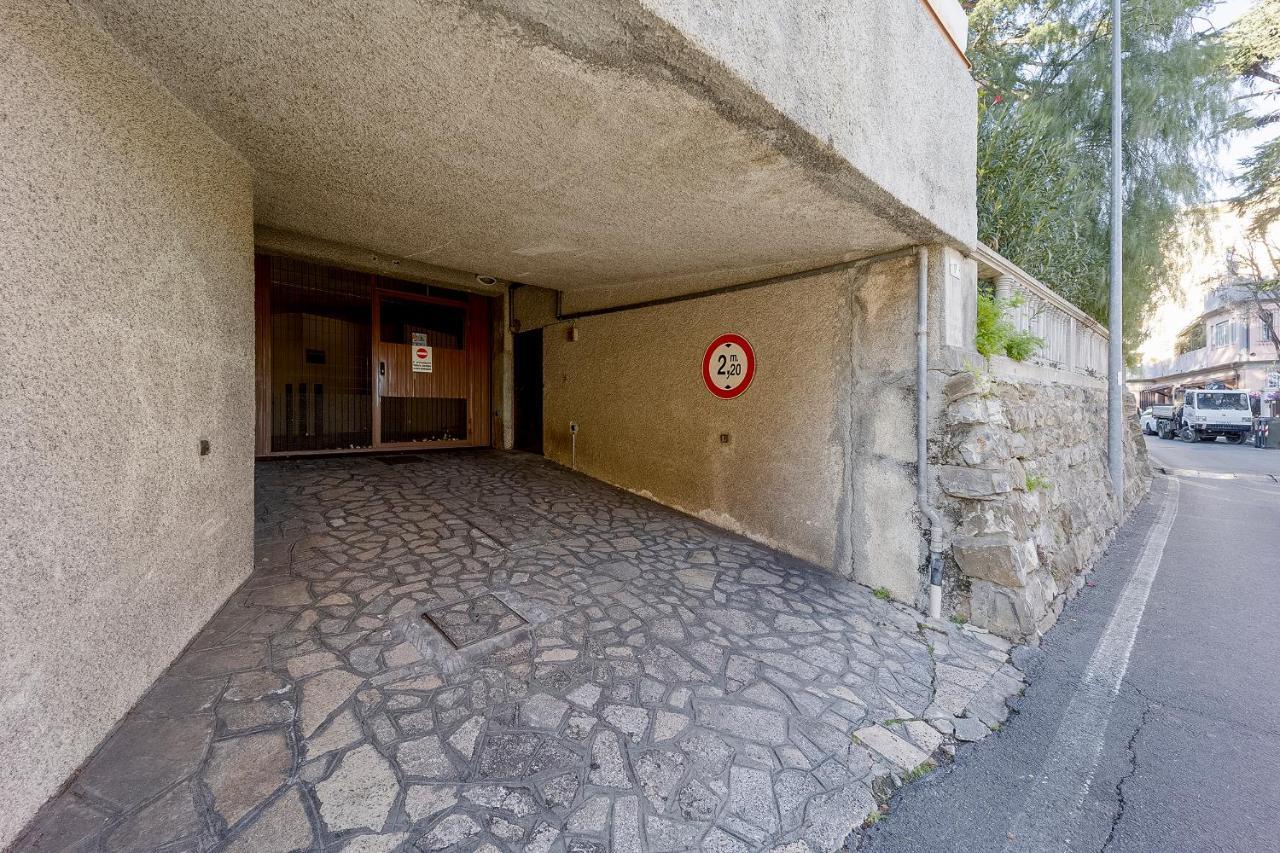 Apartmán Portosole Attic - With Terrace And Private Parking Sanremo Exteriér fotografie