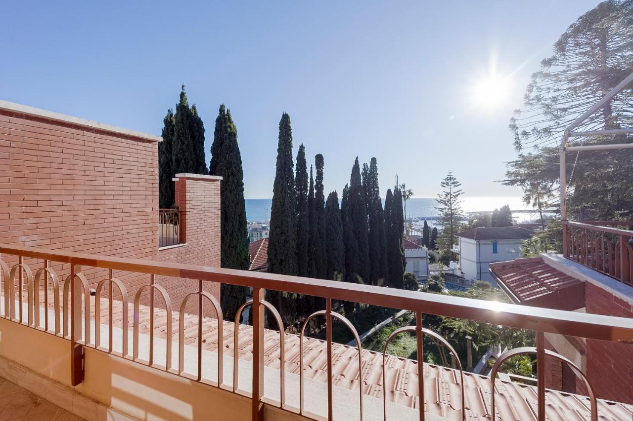 Apartmán Portosole Attic - With Terrace And Private Parking Sanremo Exteriér fotografie
